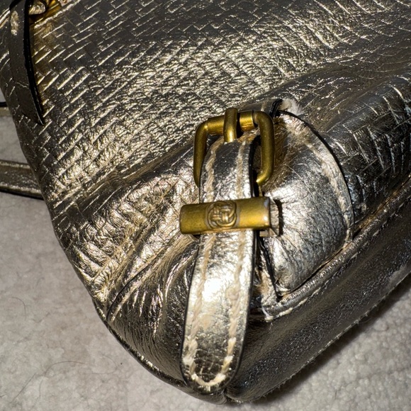 ELLIOT LUCCA GOLD METALLIC Leather Crossbody Clutch Bag - Picture 3 of 8